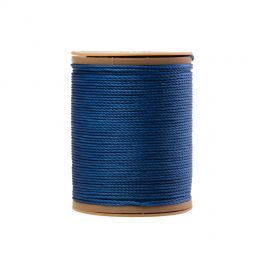 Синие (оттенок ультрамарин) круглые вощёные нитки (полиэстер; Ø 0.8 мм; 70 метров на катушке)